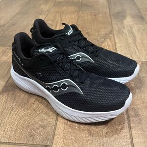 Saucony Kinvara 14 Mens Size 12  Black White Athletic Running Shoes Sneakers